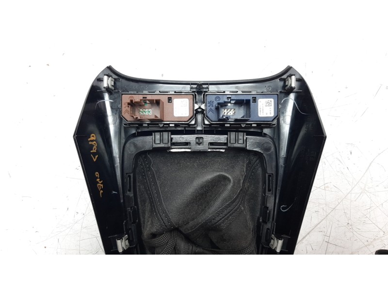 Recambio de guarnecidos palanca cambio para opel crossland x 1.5 cdti dpf referencia OEM IAM 13463511  