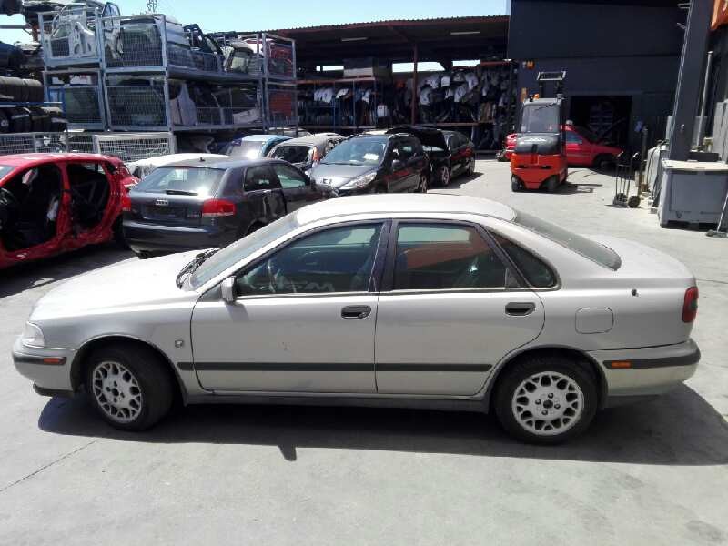 volvo s40 berlina del año 1998