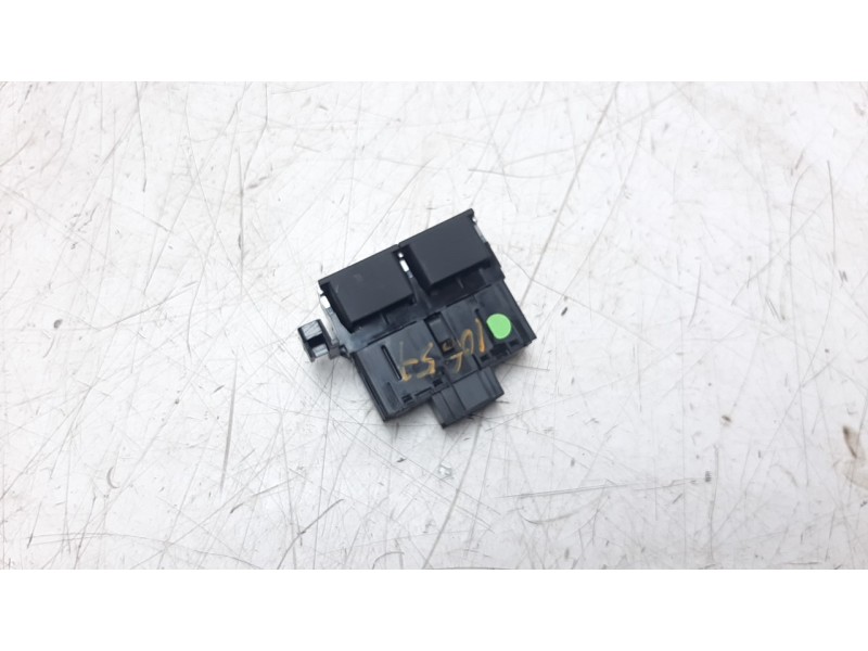 Recambio de interruptor para volkswagen golf vii sportsvan 2.0 tdi referencia OEM IAM 517927137  