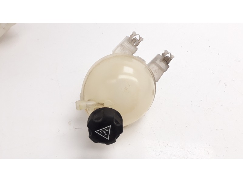 Recambio de deposito expansion para peugeot 208 1.2 12v vti referencia OEM IAM 9800777280 481572 