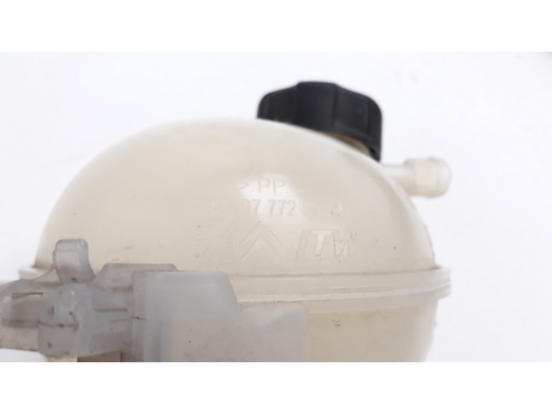 Recambio de deposito expansion para peugeot 208 1.2 12v vti referencia OEM IAM 9800777280 481572 