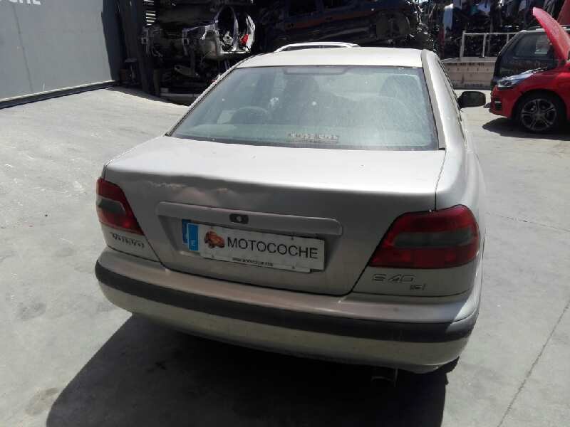 volvo s40 berlina del año 1998