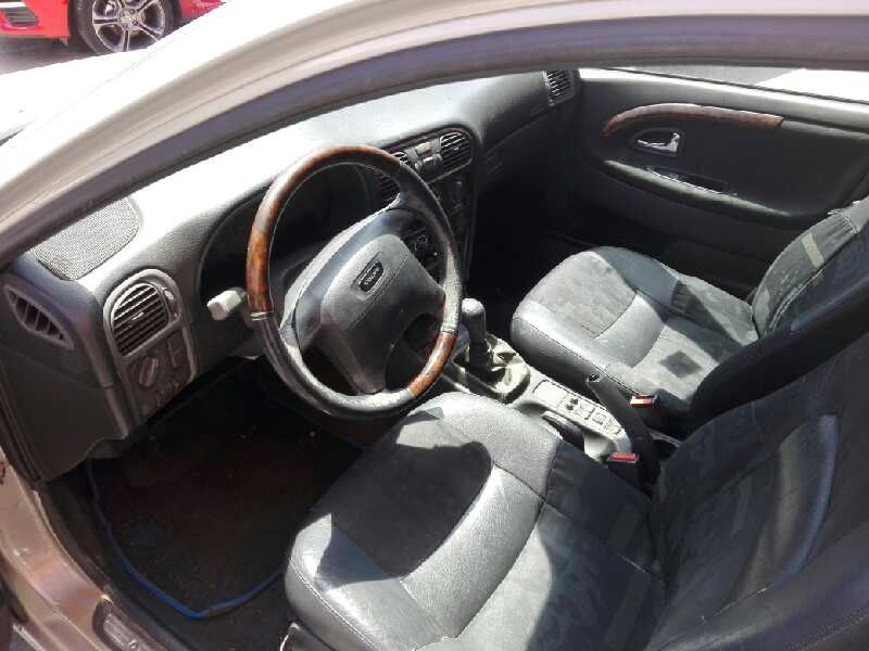 volvo s40 berlina del año 1998