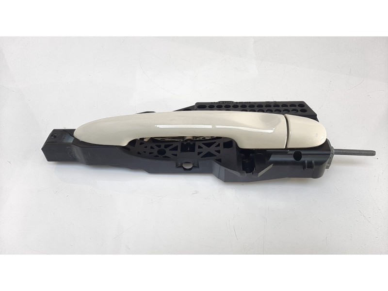 Recambio de maneta exterior trasera derecha para renault captur zen referencia OEM IAM 806706656R  