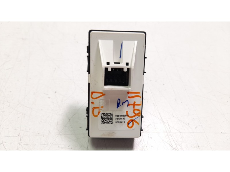Recambio de mando elevalunas delantero derecho para kia sportage (nq5) concept referencia OEM IAM 93581R2000  