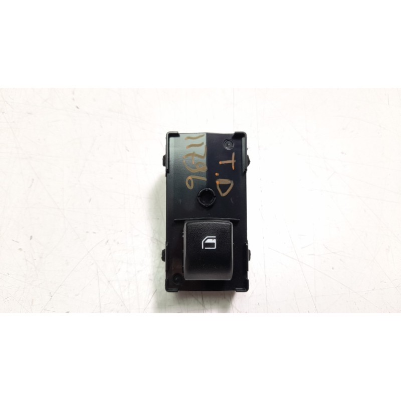 Recambio de mando elevalunas trasero derecho para kia sportage (nq5) concept referencia OEM IAM 93581R2000  