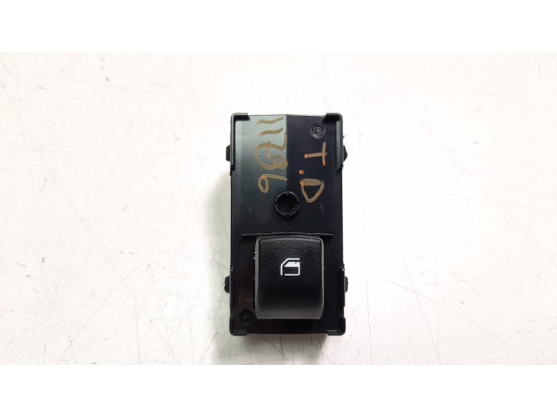 Recambio de mando elevalunas trasero derecho para kia sportage (nq5) concept referencia OEM IAM 93581R2000  