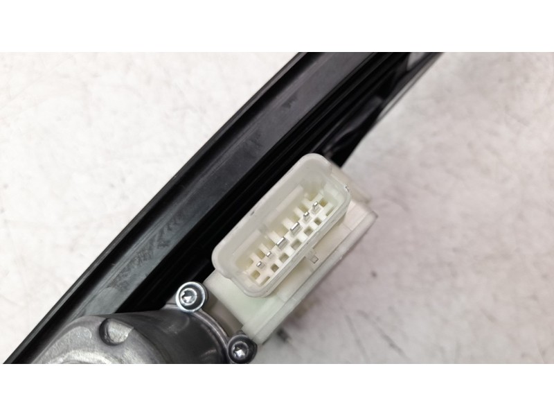 Recambio de elevalunas delantero derecho para renault clio v business edition referencia OEM IAM 807201776R  