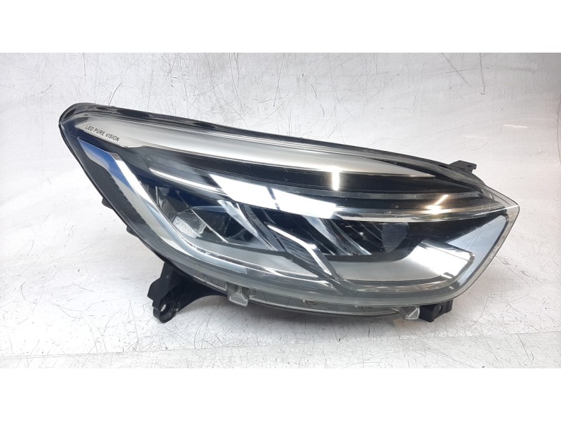 Recambio de faro derecho para renault captur zen referencia OEM IAM 260107244R 10118120001 RN7024913