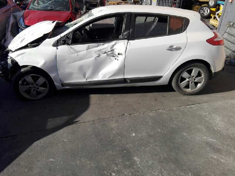 renault megane iii berlina 5 p del año 2010