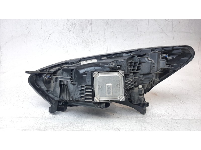 Recambio de faro derecho para renault captur zen referencia OEM IAM 260107244R 10118120001 RN7024913