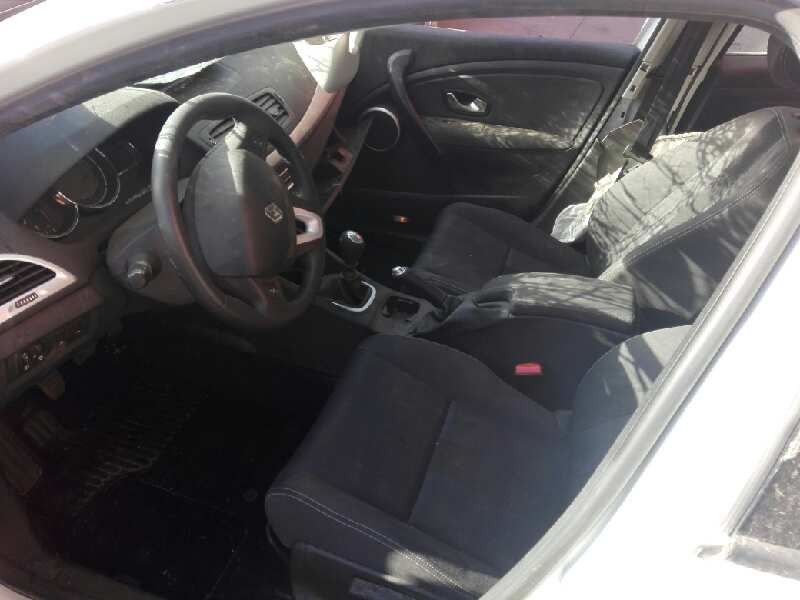 renault megane iii berlina 5 p del año 2010