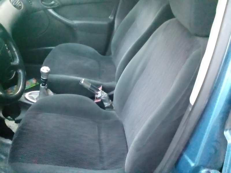 ford focus berlina (cak) del año 2000