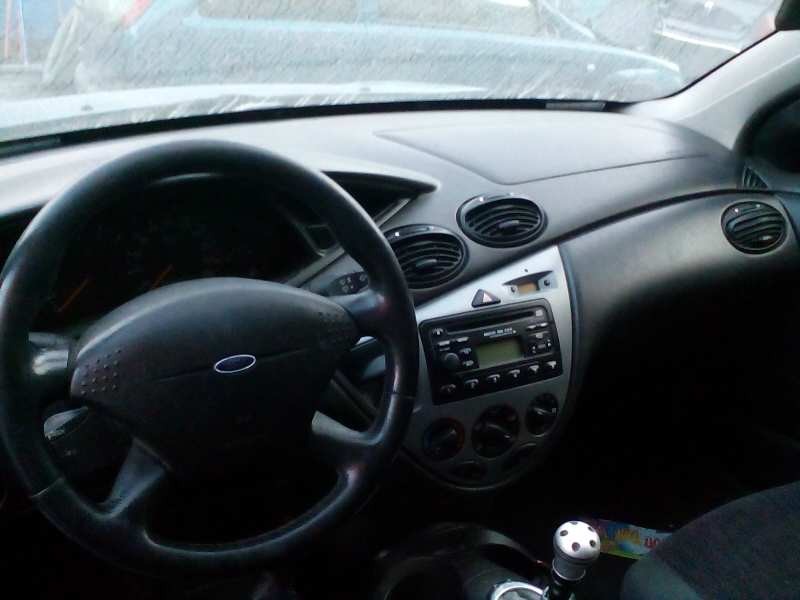 ford focus berlina (cak) del año 2000
