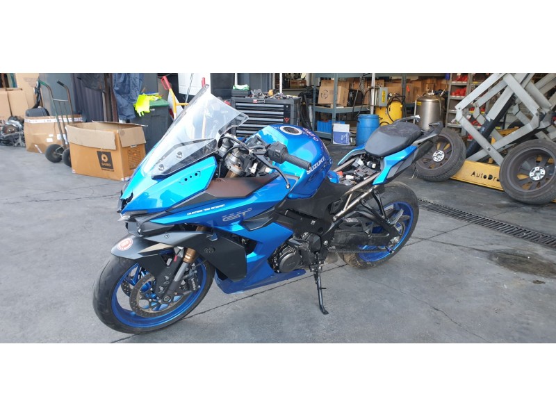suzuki gsx-s 1000 del año 2023