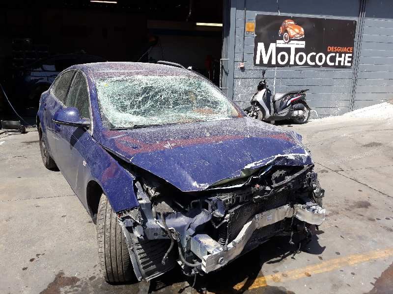 opel insignia berlina del año 2012