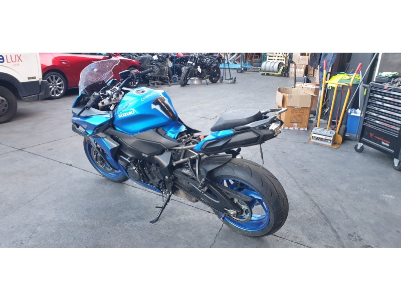 suzuki gsx-s 1000 del año 2023