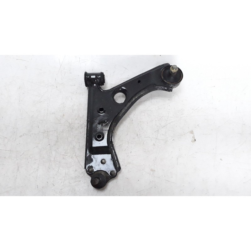 Recambio de brazo suspension inferior delantero izquierdo para opel corsa e 1.4 referencia OEM IAM 13426552  