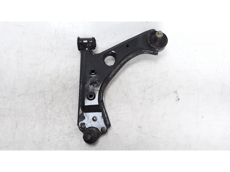 Recambio de brazo suspension inferior delantero izquierdo para opel corsa e 1.4 referencia OEM IAM 13426552  