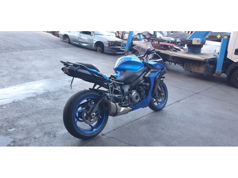 suzuki gsx-s 1000 del año 2023