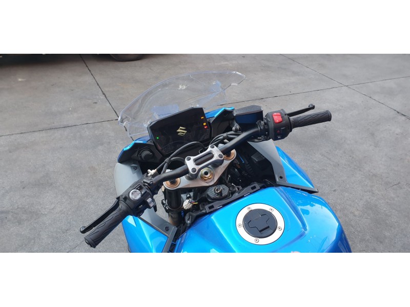 suzuki gsx-s 1000 del año 2023