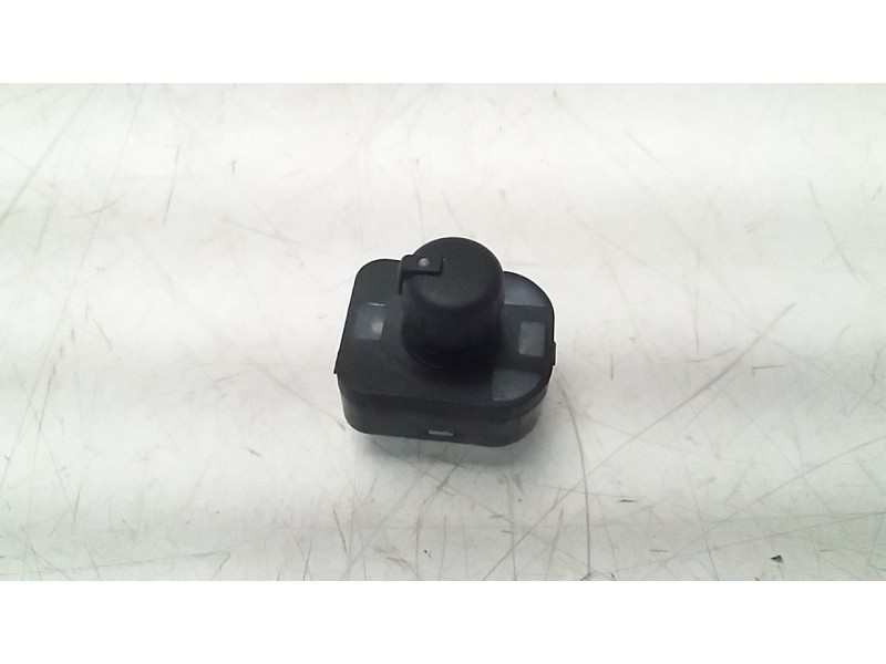 Recambio de mando retrovisor para seat exeo berlina (3r2) 2.0 tdi referencia OEM IAM 8E0959565A  