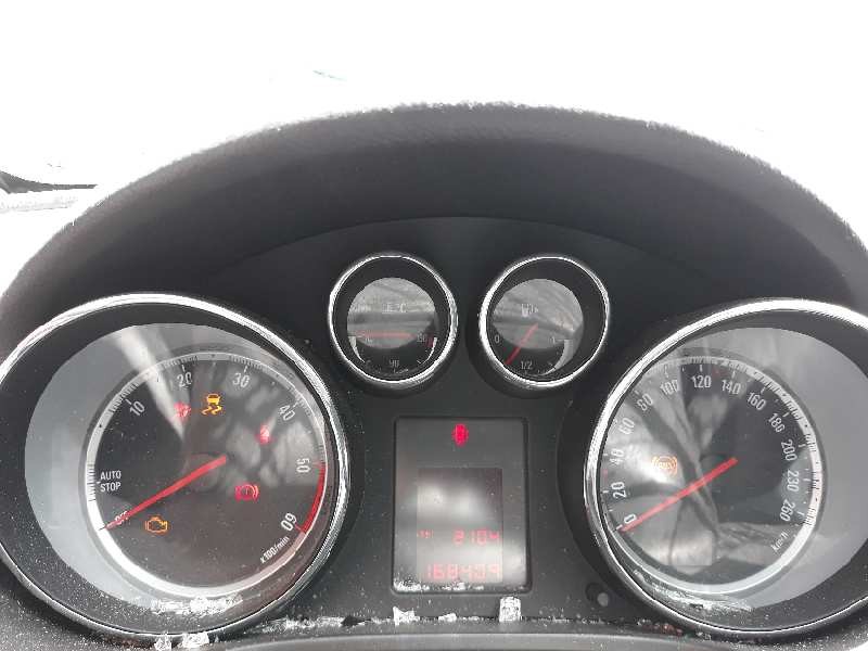 opel insignia berlina del año 2012