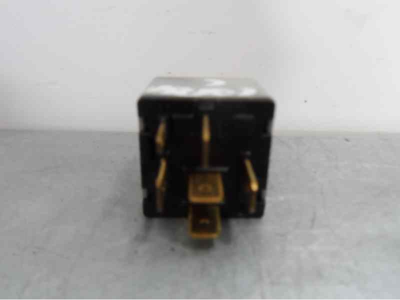 Recambio de caja reles / fusibles para opel corsa c comfort referencia OEM IAM 24430433  