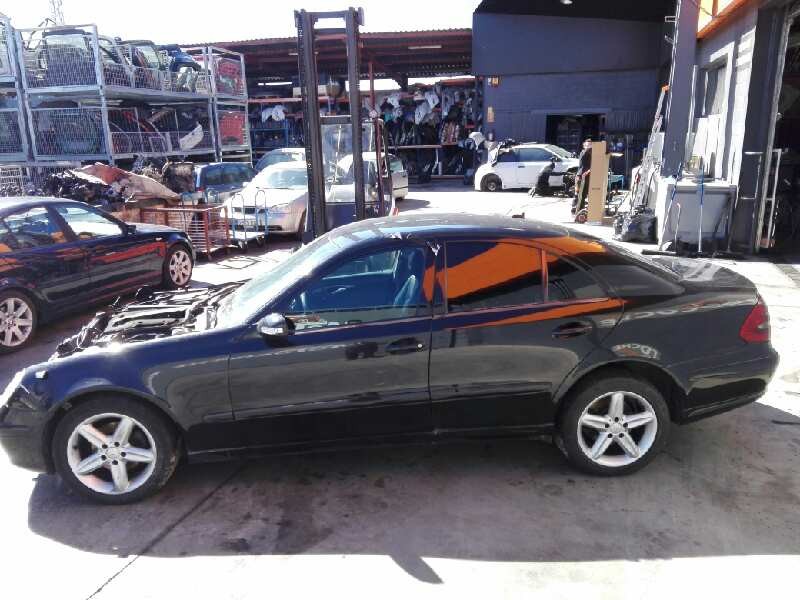 mercedes-benz clase e (w211) berlina del año 2004