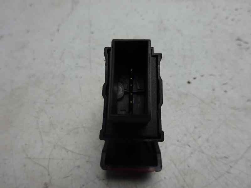 Recambio de warning para opel corsa c club referencia OEM IAM 13539900  