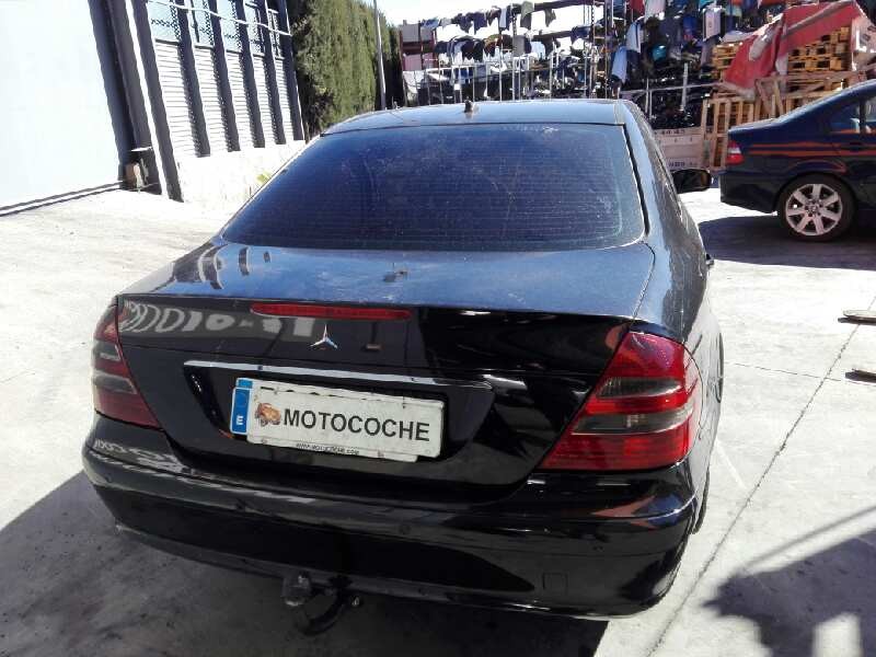 mercedes-benz clase e (w211) berlina del año 2004