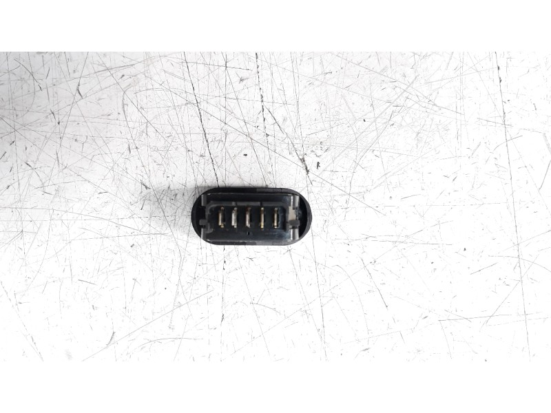 Recambio de mando elevalunas delantero derecho para dacia duster 1.5 dci diesel fap cat referencia OEM IAM 8200602227  