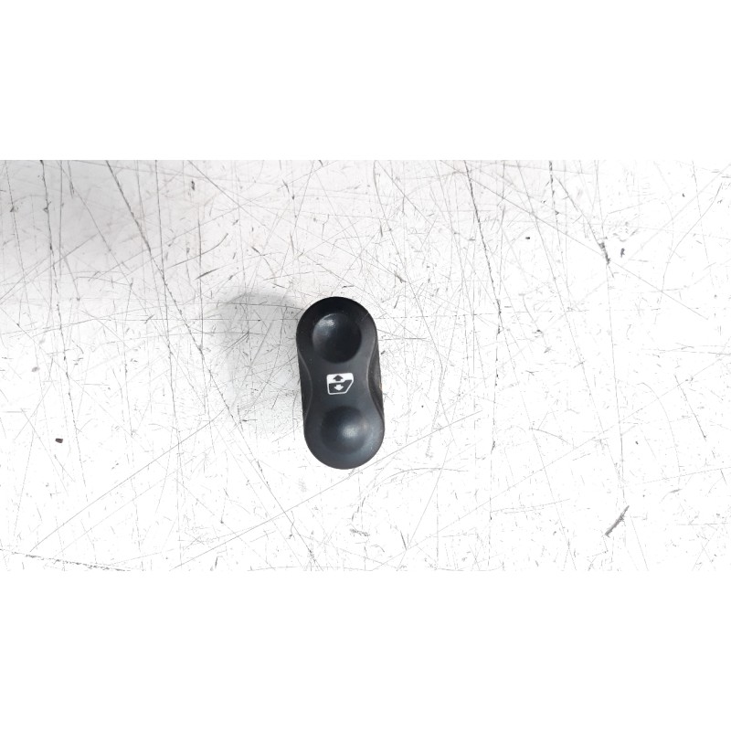 Recambio de mando elevalunas delantero izquierdo para dacia duster 1.5 dci diesel fap cat referencia OEM IAM 8200602227  