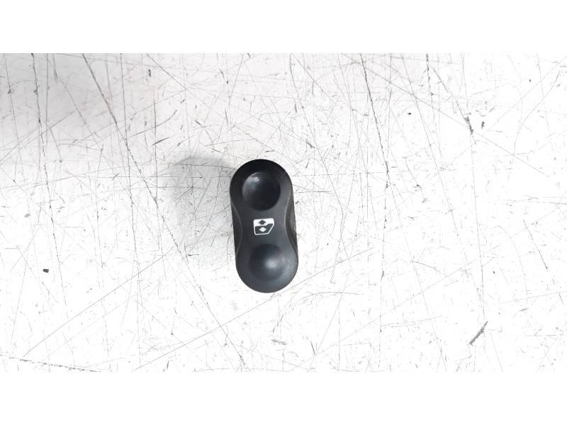Recambio de mando elevalunas delantero izquierdo para dacia duster 1.5 dci diesel fap cat referencia OEM IAM 8200602227  