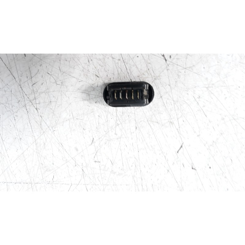 Recambio de mando elevalunas delantero izquierdo para dacia duster 1.5 dci diesel fap cat referencia OEM IAM 8200602227  