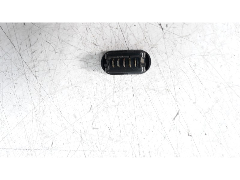 Recambio de mando elevalunas delantero izquierdo para dacia duster 1.5 dci diesel fap cat referencia OEM IAM 8200602227  