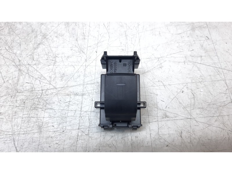 Recambio de mando elevalunas trasero derecho para toyota c-hr hybrid gr sport referencia OEM IAM 3541X213D  