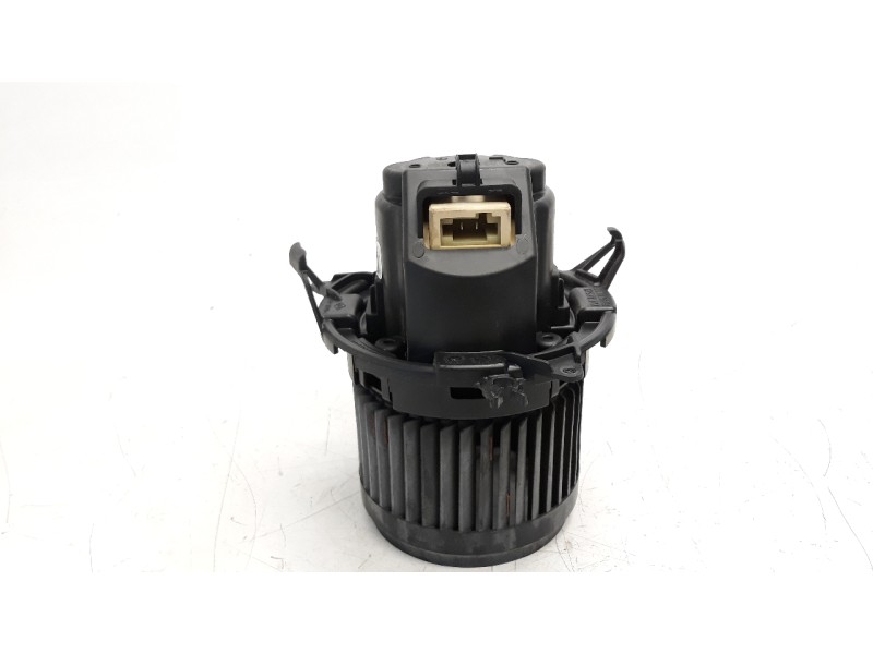 Recambio de ventilador calefaccion para renault clio iv 1.2 16v referencia OEM IAM 272101005R 34352 VHF260017