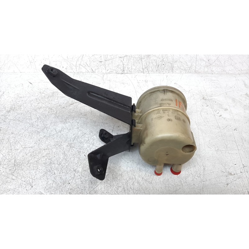 Recambio de deposito servo para renault master ii phase 2 bus mini - bus 9 - plazas l1h1 referencia OEM IAM 8200005185  