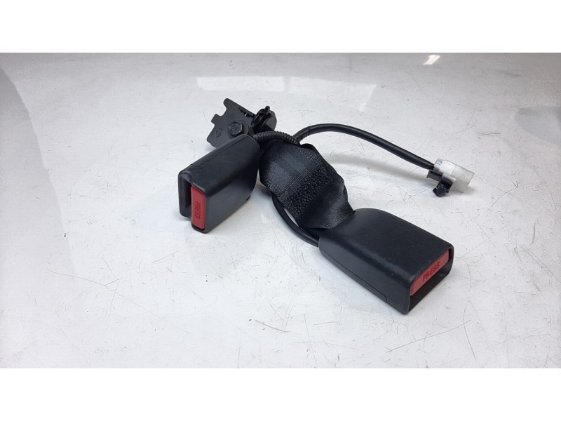 Recambio de enganche cinturon trasero derecho para hyundai kona 1.0 tgdi cat referencia OEM IAM 1147163  