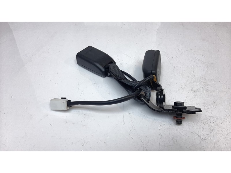 Recambio de enganche cinturon trasero derecho para hyundai kona 1.0 tgdi cat referencia OEM IAM 1147163  