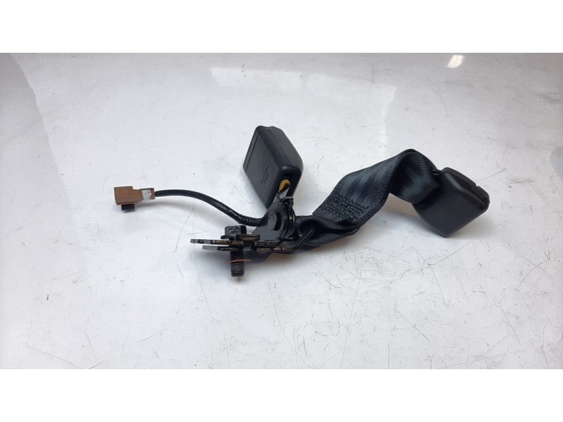 Recambio de enganche cinturon trasero izquierdo para hyundai kona 1.0 tgdi cat referencia OEM IAM 1147162  
