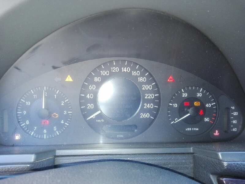 mercedes-benz clase e (w211) berlina del año 2004