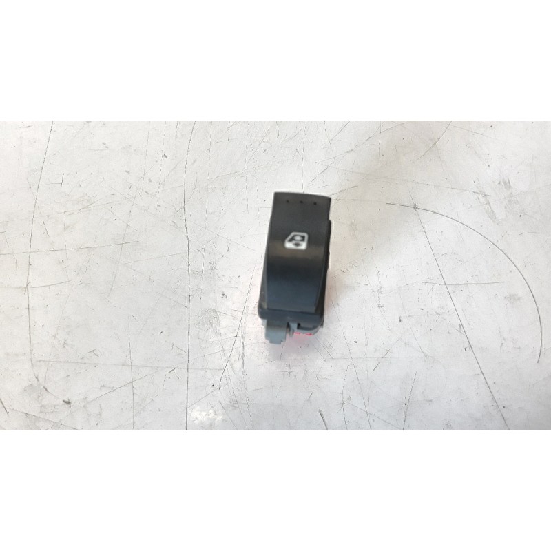 Recambio de mando elevalunas delantero izquierdo para renault master ii phase 2 bus mini - bus 9 - plazas l1h1 referencia OEM IA