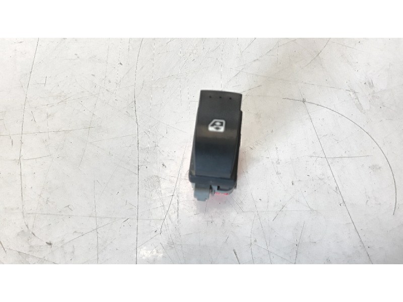 Recambio de mando elevalunas delantero izquierdo para renault master ii phase 2 bus mini - bus 9 - plazas l1h1 referencia OEM IA