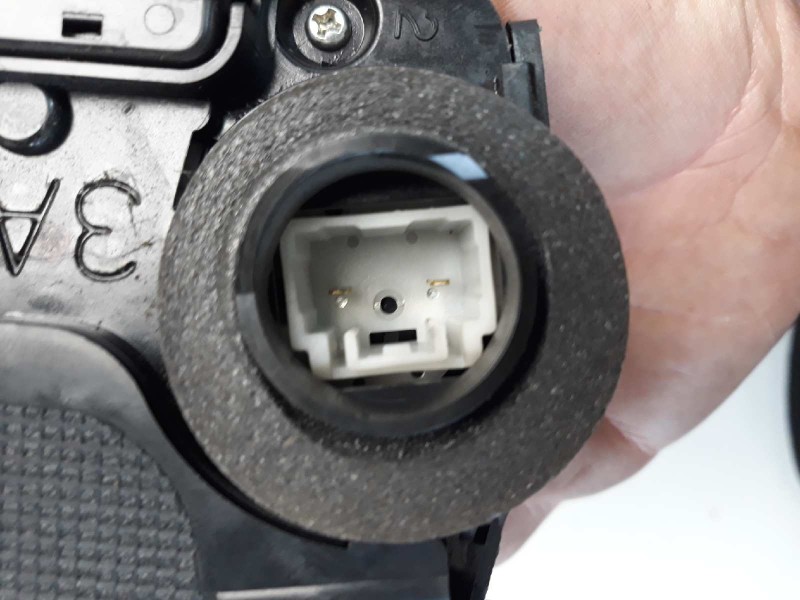 Recambio de cerradura puerta trasera derecha para toyota yaris (ksp9/scp9/nlp9) 1.4 turbodiesel cat referencia OEM IAM   