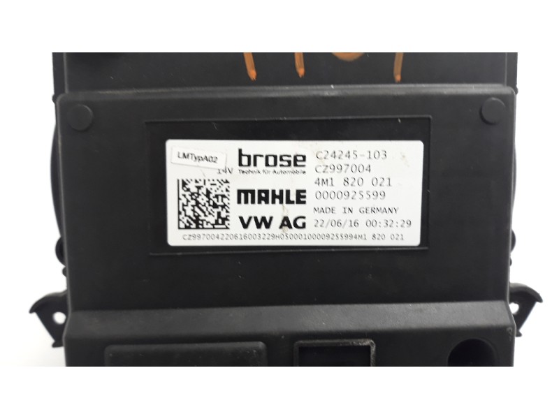 Recambio de ventilador calefaccion para audi a4 berlina (8w2) básico referencia OEM IAM 4M1820021 000925599 C24245103