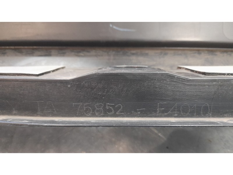 Recambio de estribo para toyota c-hr hybrid gr sport referencia OEM IAM 75852F4010  