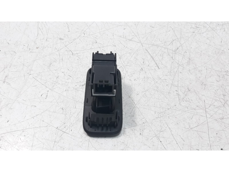 Recambio de mando elevalunas trasero derecho para volvo v40 1.6 diesel cat referencia OEM IAM 31394840  