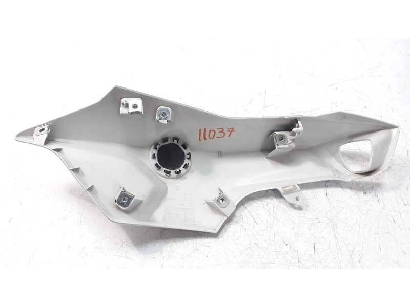 Recambio de carenado delantero izquierdo para bmw f 800 r referencia OEM IAM 46638546359 46638358399 